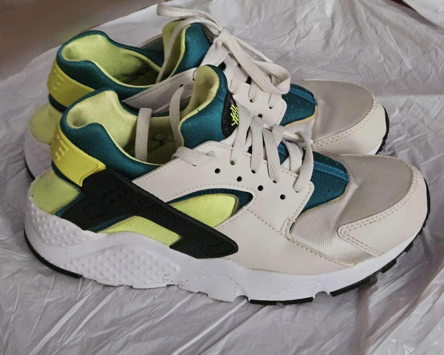 Nike Air Huarache Youth Sneakers - photo 3