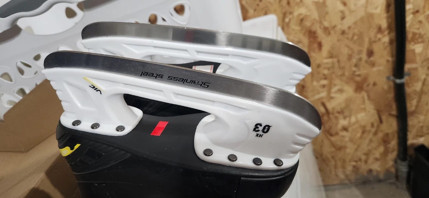 VIC Hockey Skates HX03 - Size 2 - photo 5