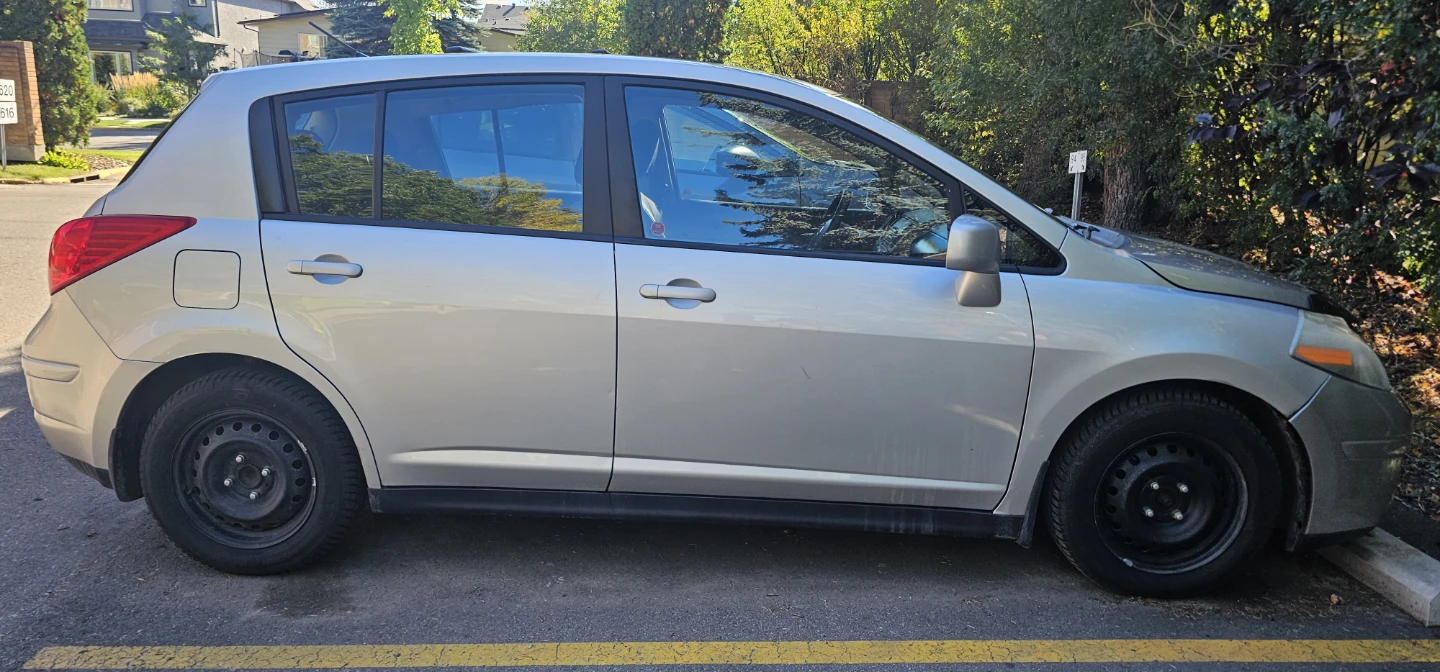 2009 Nissan Versa SL FE+ - photo 2