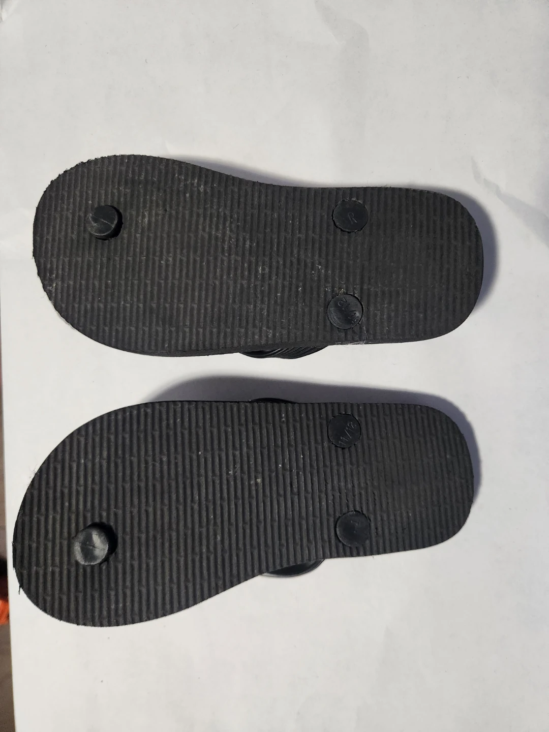 Camo pattern flip-flops size 11/12 - photo 2