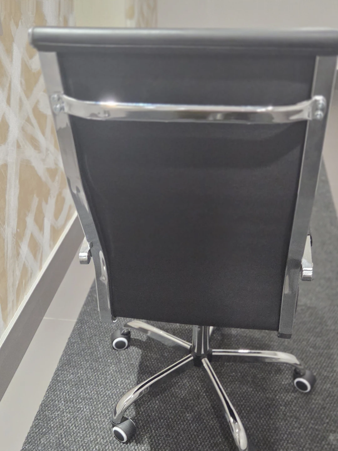 Black Ribbed Office Chair - photo 5