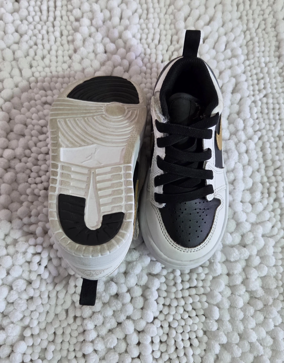 Jordan children's running shoes black and white - photo 2