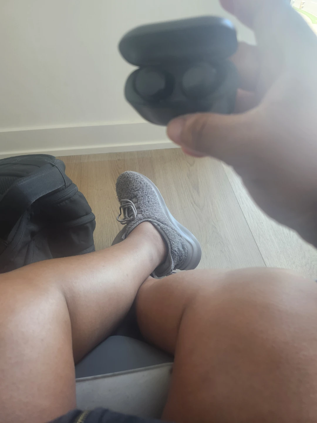 Black wireless earbuds - photo 2