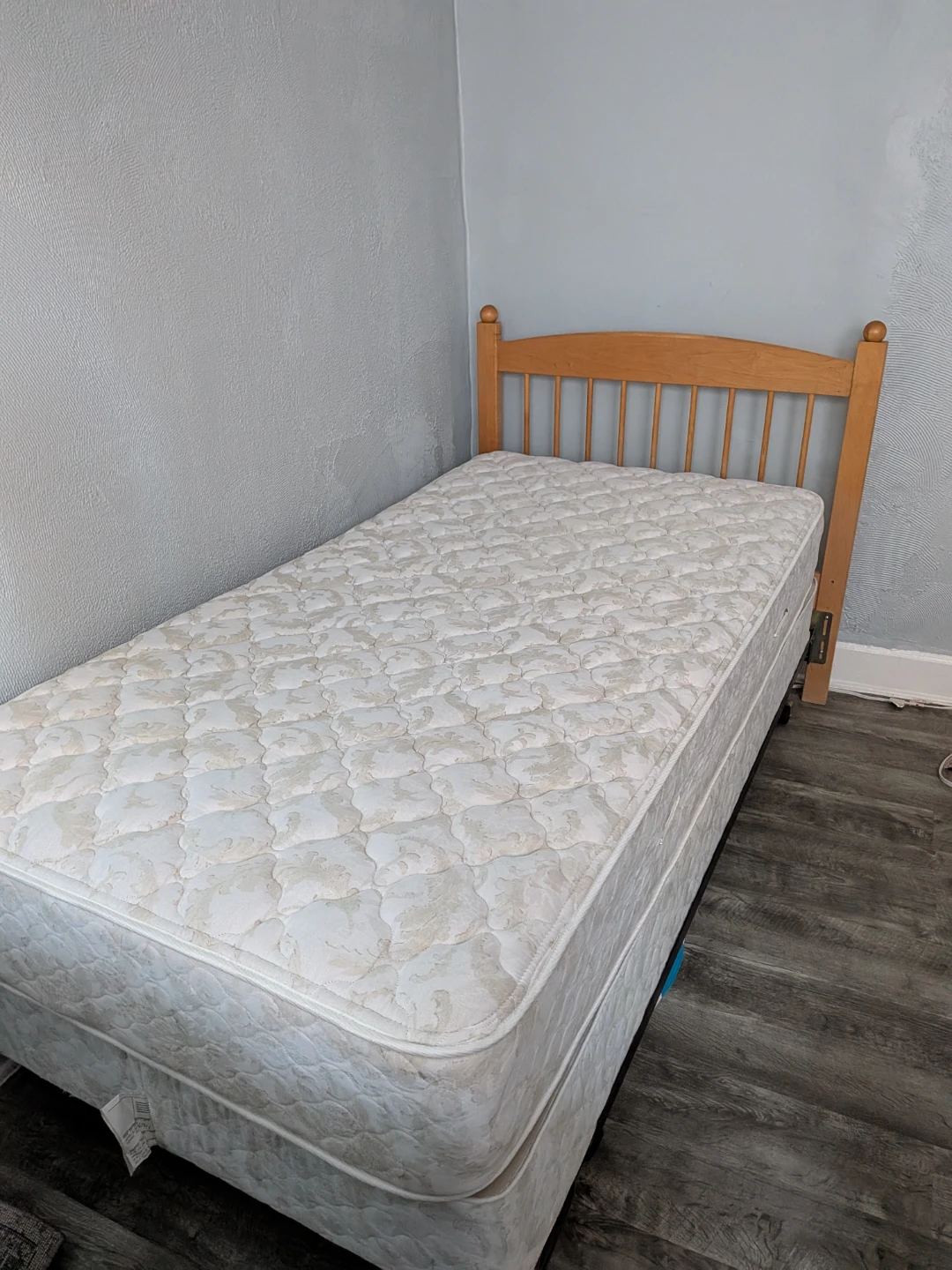 (Price Flexible) Twin Size Metal Bed Frame with Wooden Headboard