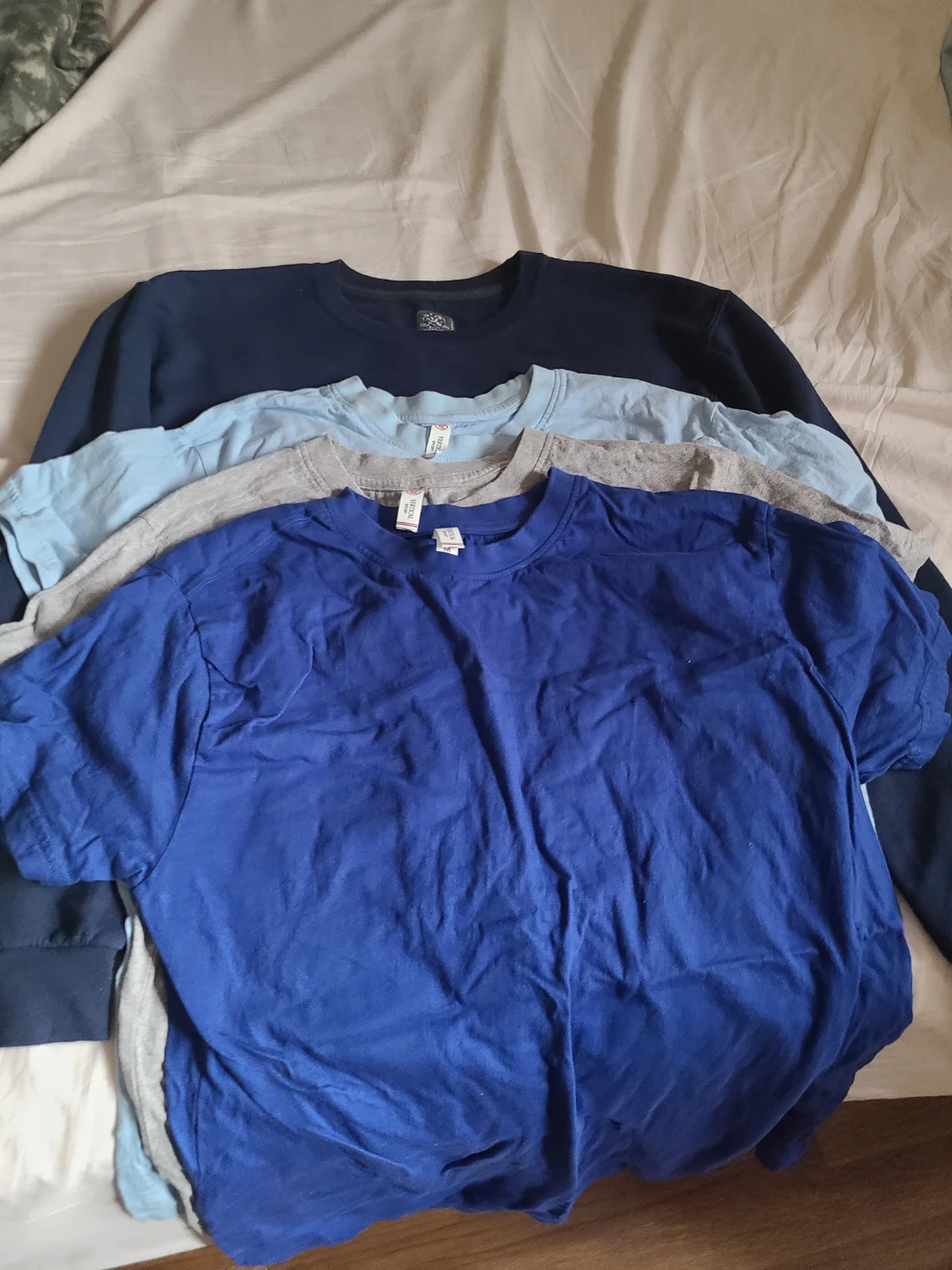 Free Boys Tees and Sweatshirt L