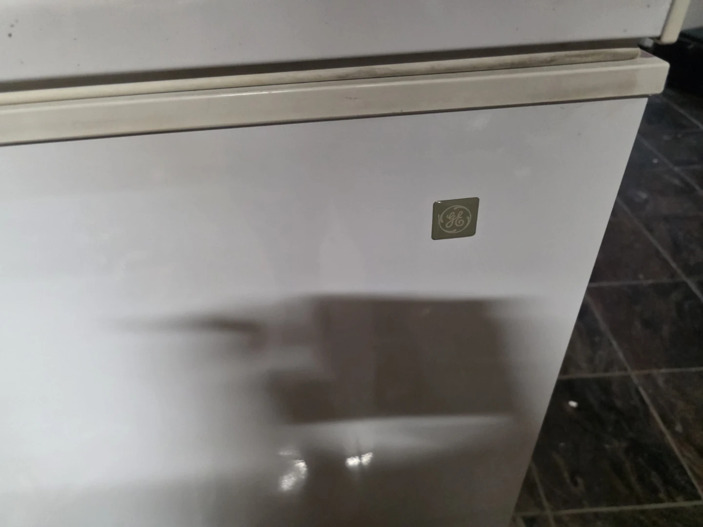 GE White Chest Freezer - photo 3