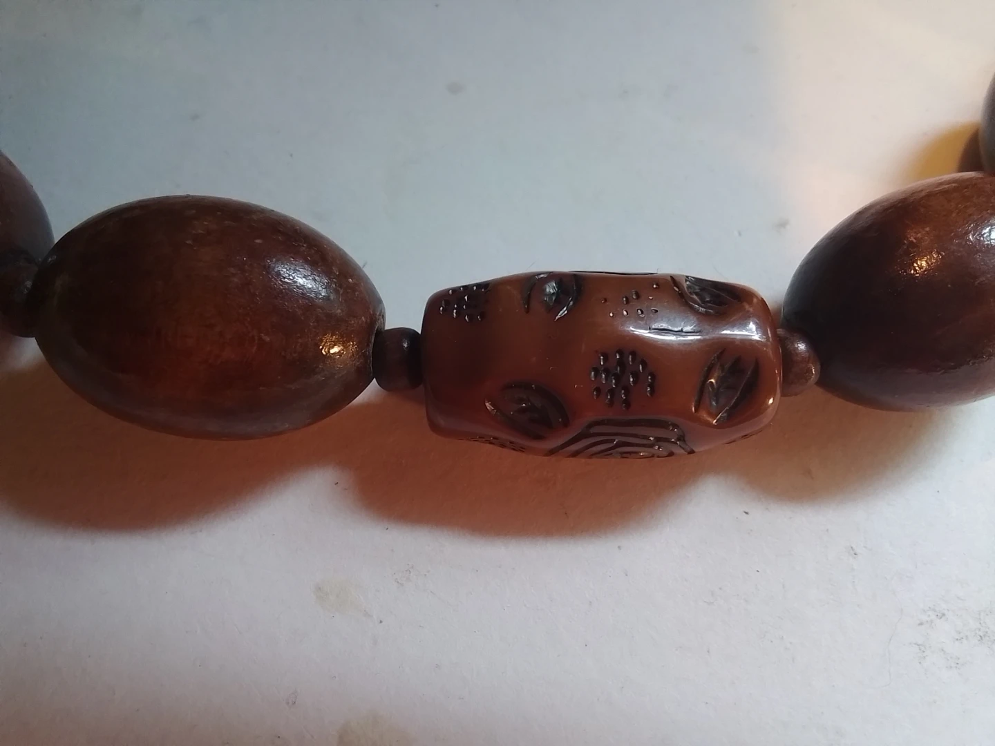Vintage 1970s UV Reactive Carved Rose & Walnut-Texture - photo 3