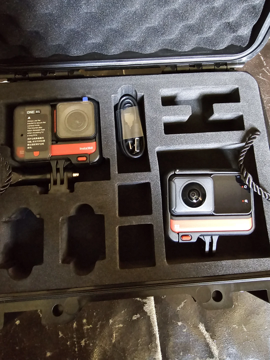 Insta360 ONE RS action camera  two included - photo 2