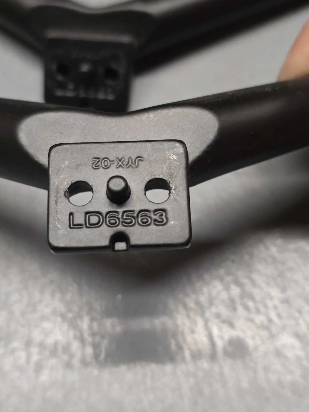 Rca TV legs (RTRQ6522-US) - photo 4