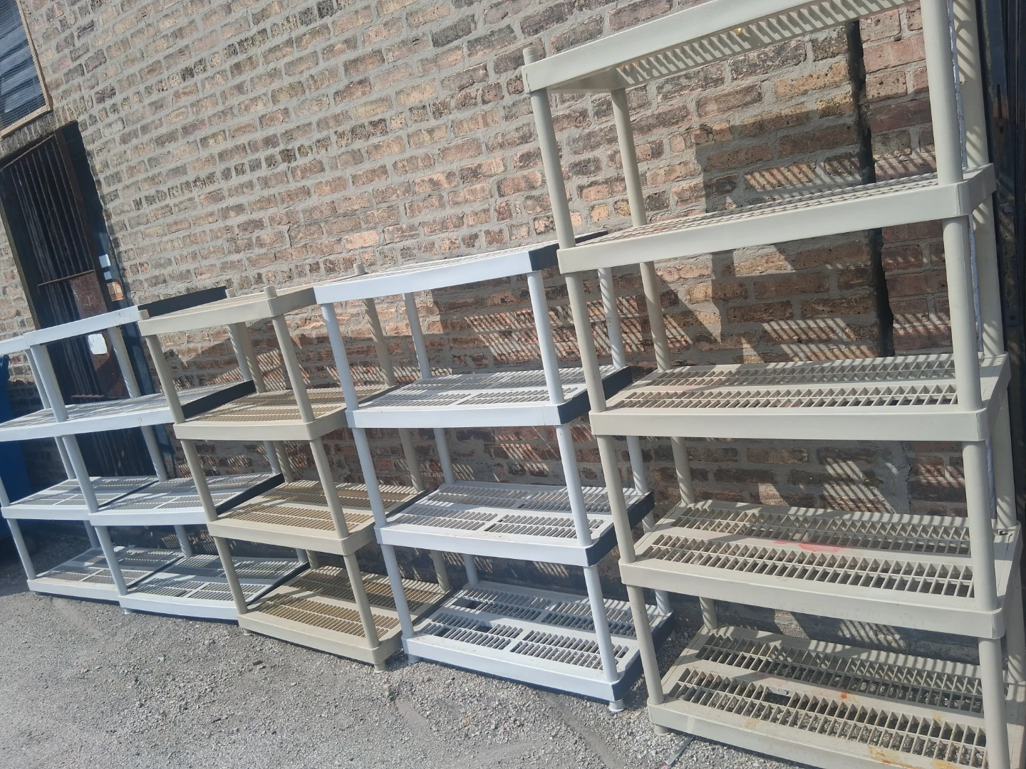 40 por pieza   Four Plastic Storage Shelving Units