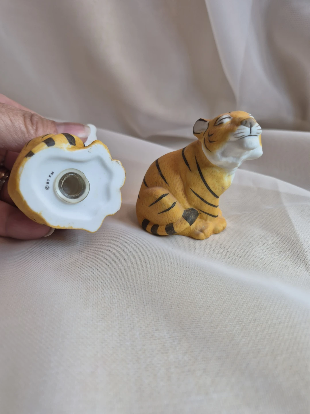 So Cute Porcelain Tigar Salt and Pepper Shaker Set - photo 5
