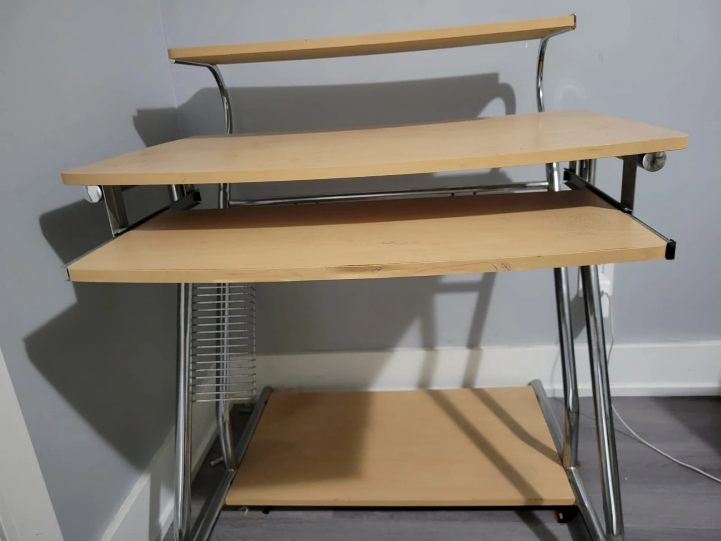 Computer Desk with Keyboard Tray