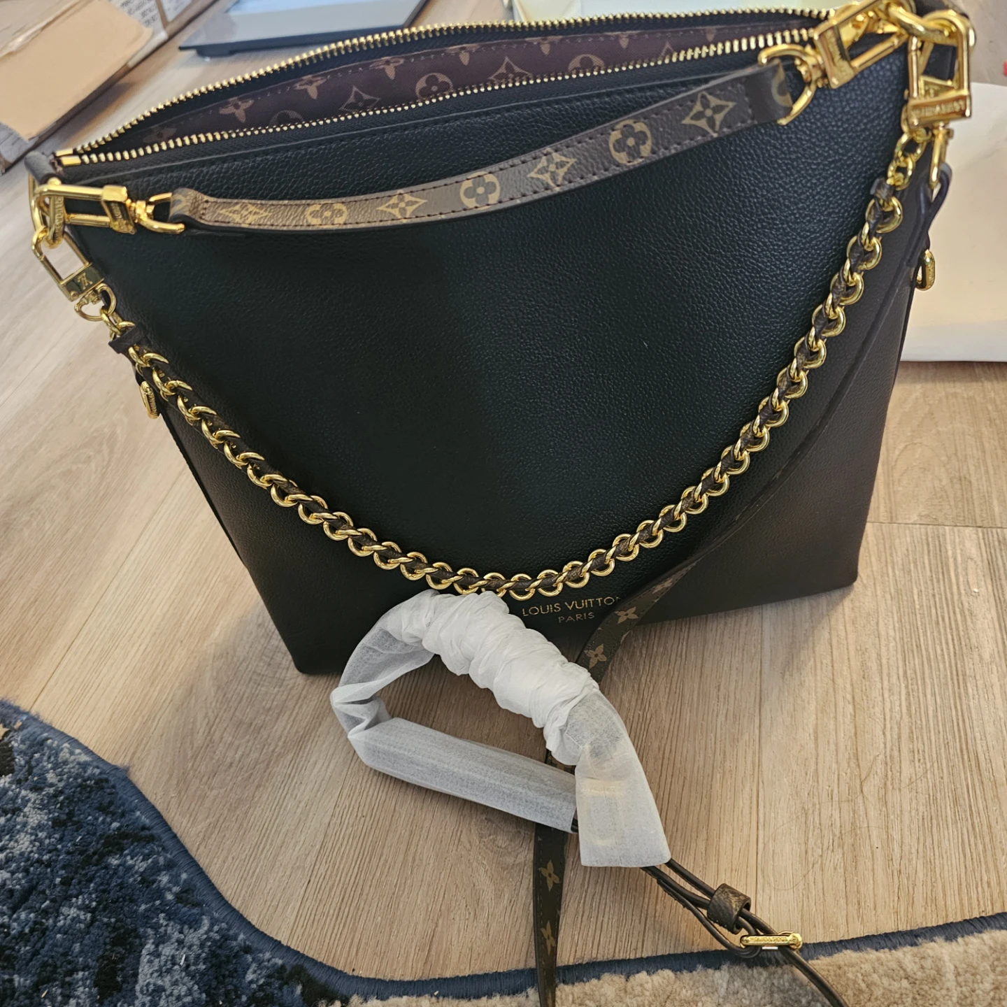 Louis Vuitton Black Leather Handbag - photo 4