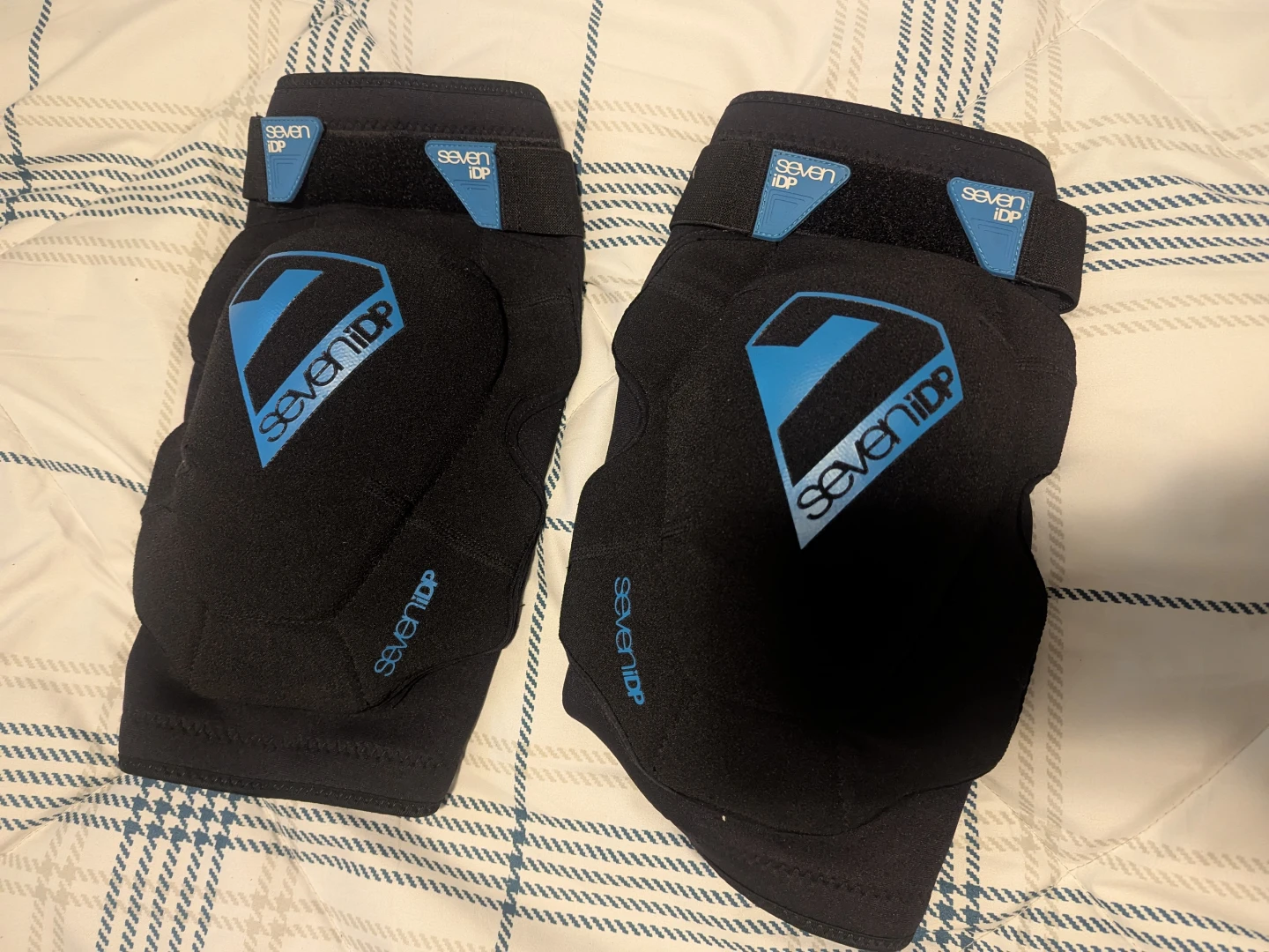 Seven iDP Knee Pads