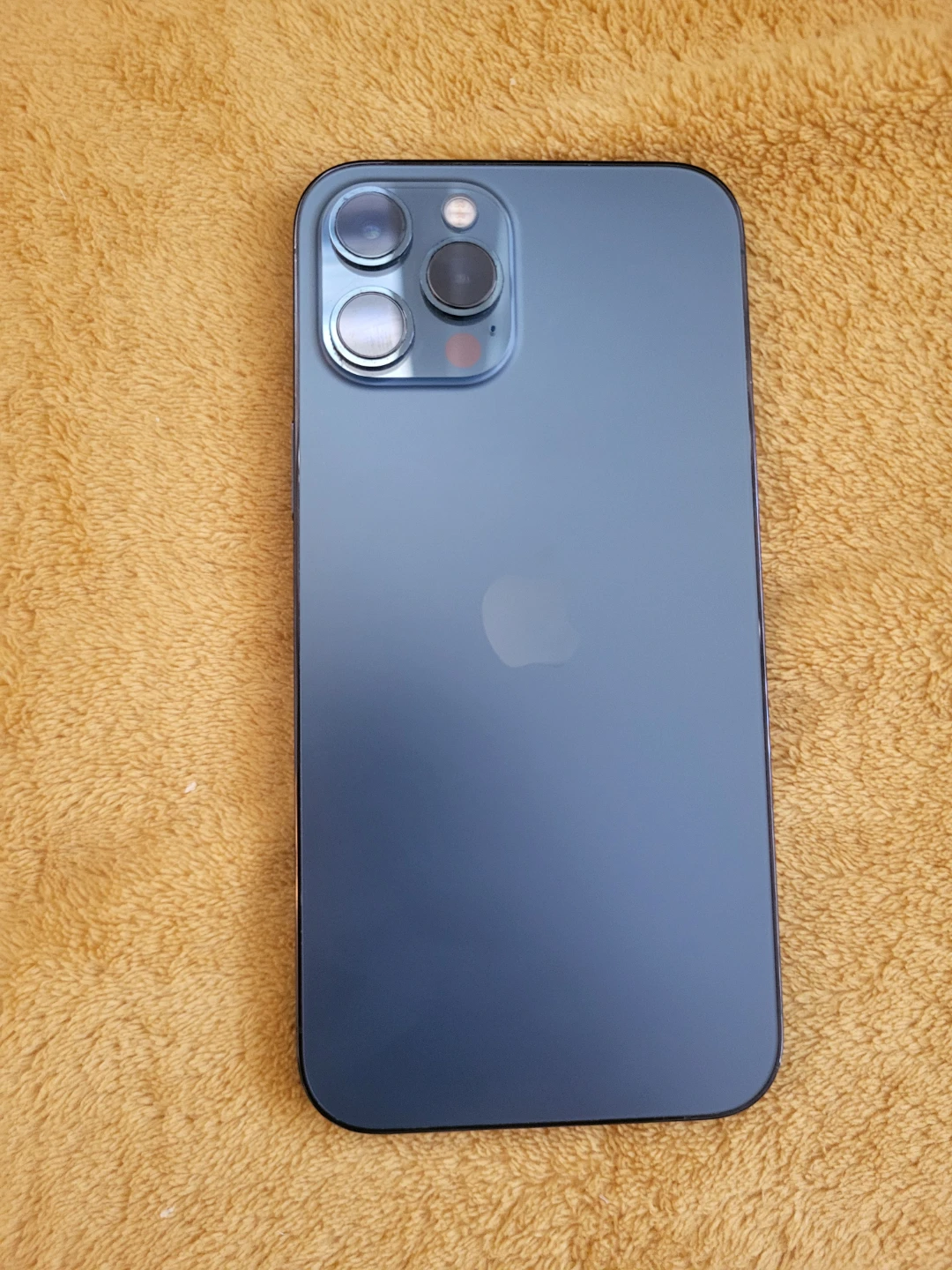 iPhone 12 Pro Max - photo 2