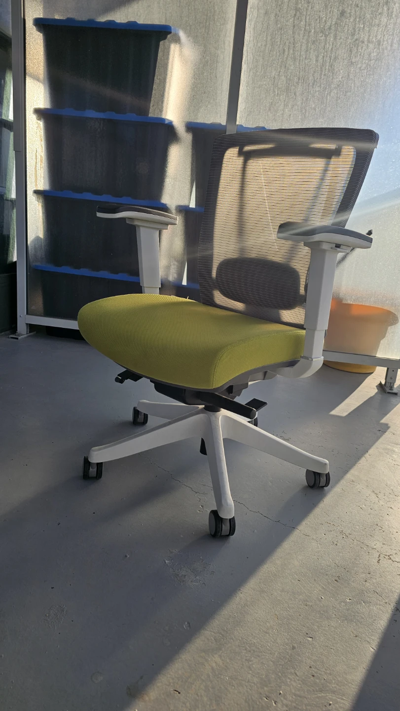 Mesh Office Chair with Lime Green Seat - photo 2
