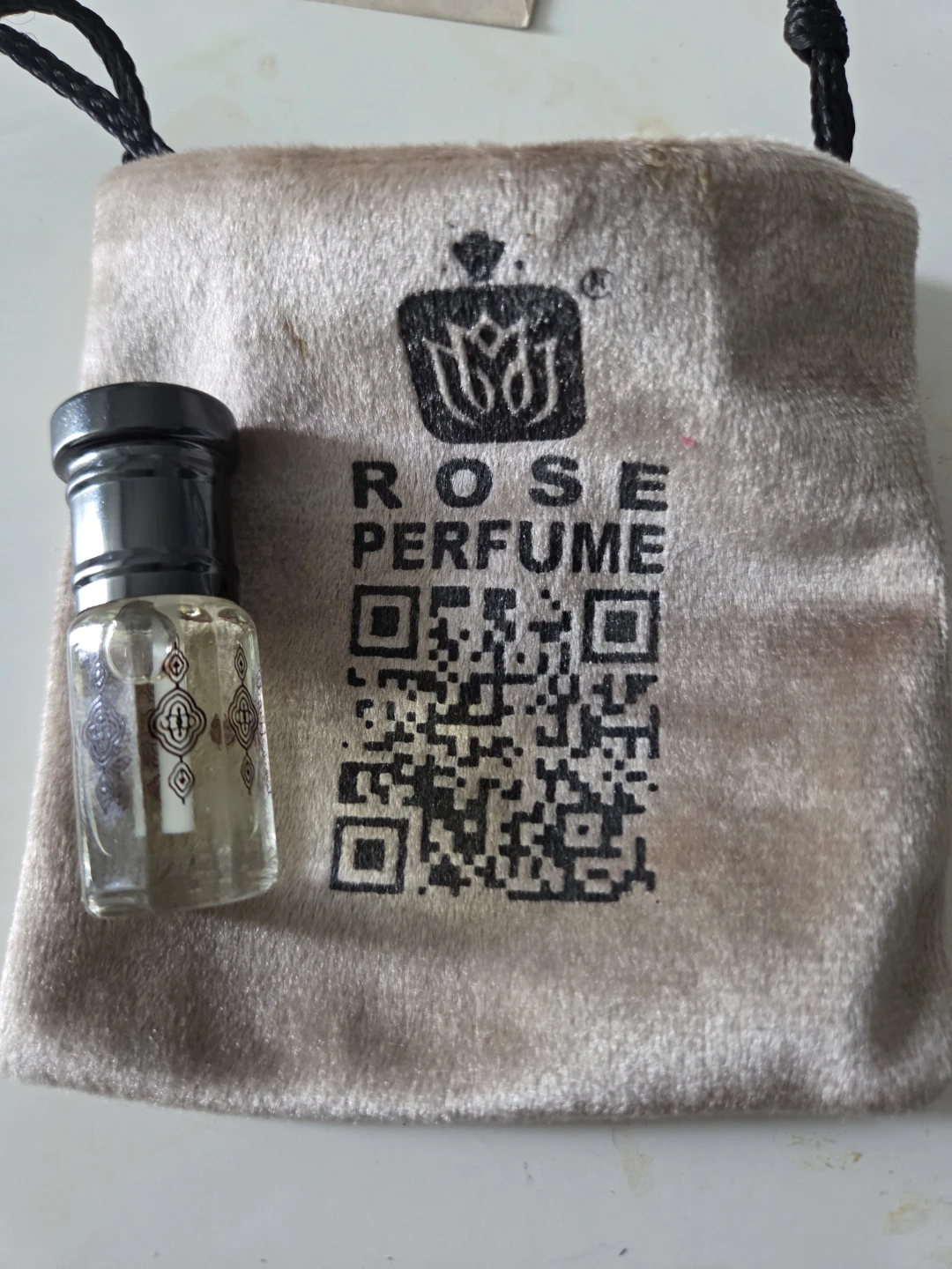 Rose Perfume Oil with Velvet Pouch - photo 2