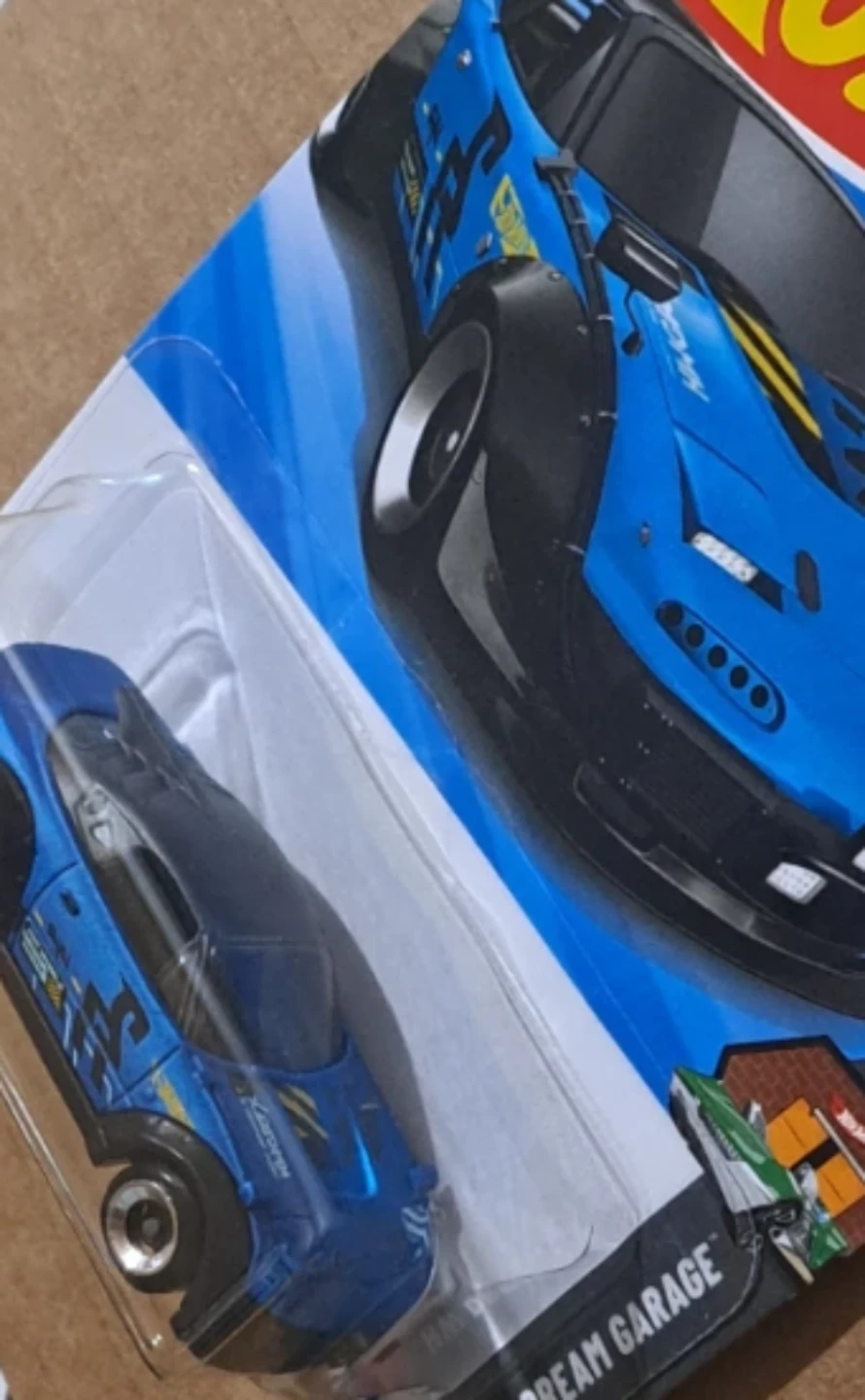 Hot Wheels Mazda MX-5 Miata Dream Garage - photo 4
