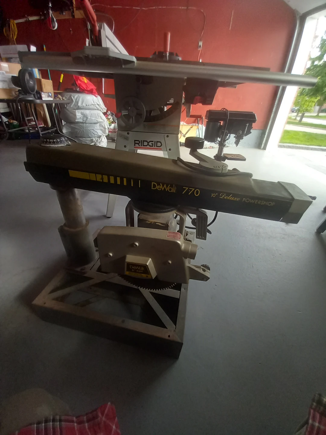 DeWalt 770 10-in. Deluxe Powershop Radial Arm Saw