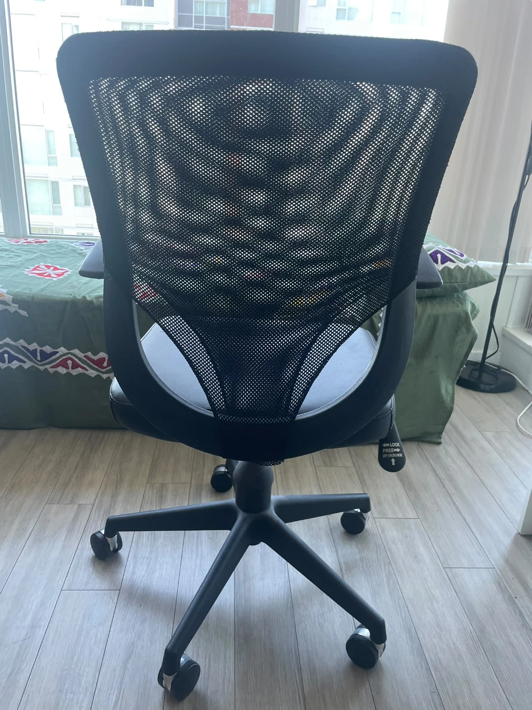 Black mesh office chair - photo 3