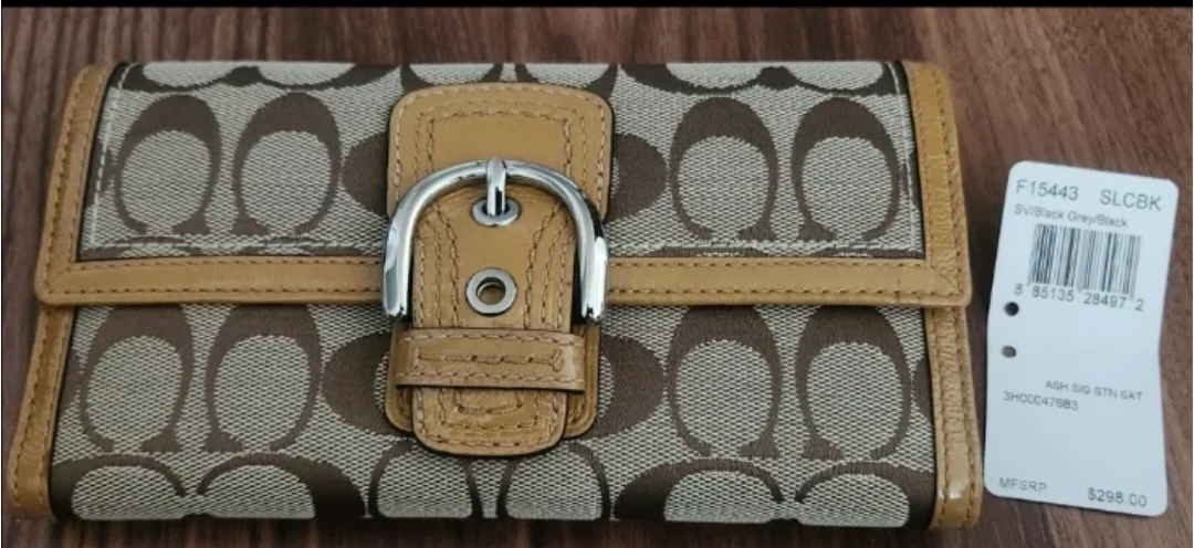🏈 Brand New Coach Signature Buckle Long Wallet (NWT)