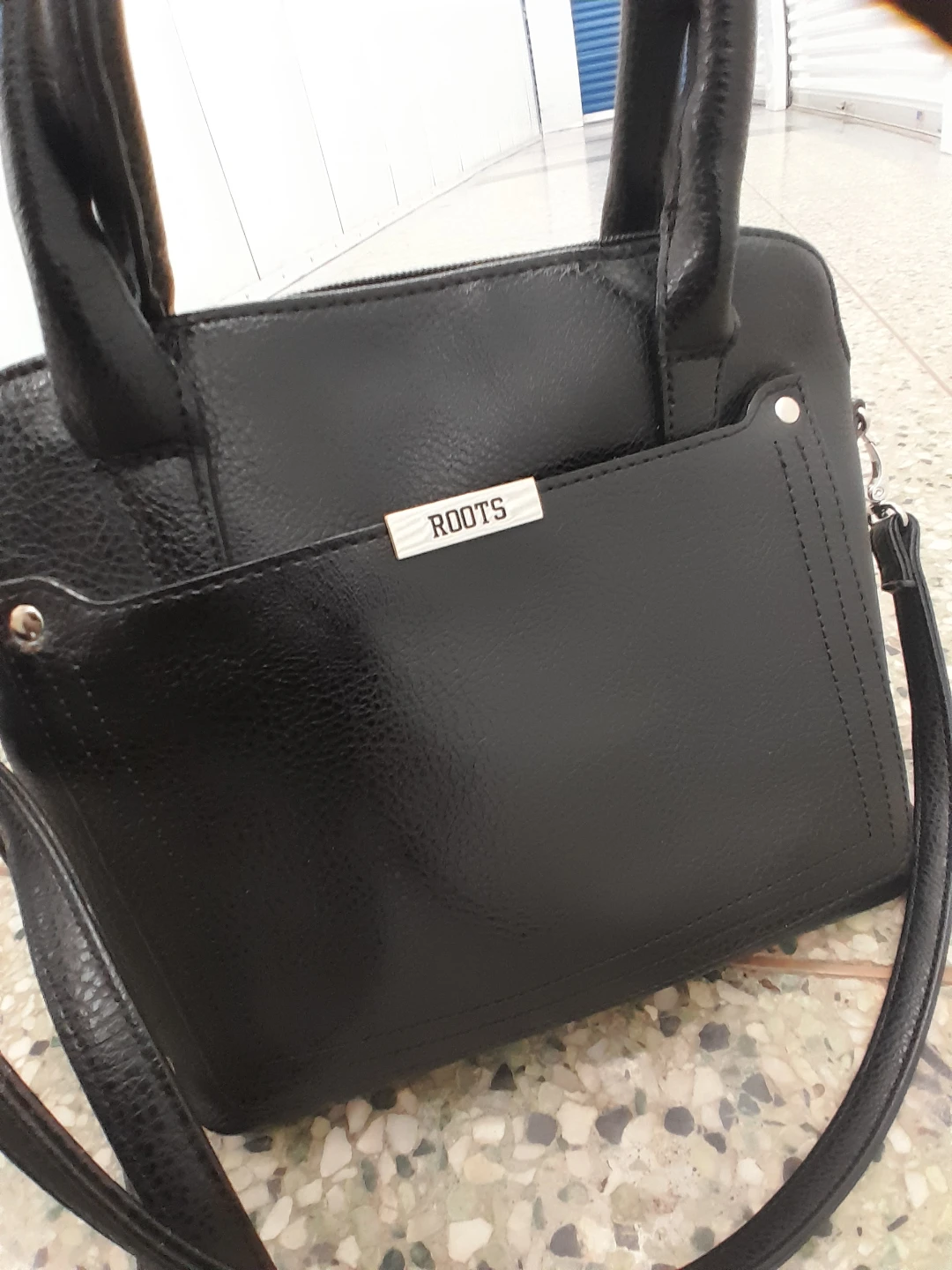 Roots black handbag Women's  25x20 - photo 4