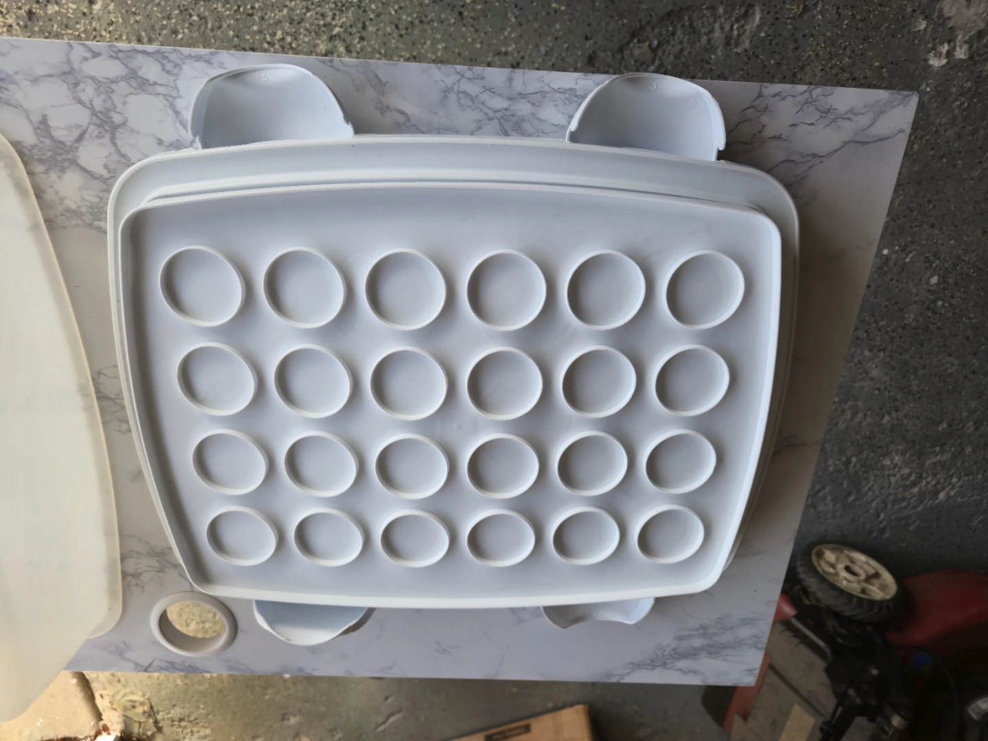 Reversible Cupcake Carrier – Holds 12 and 24 Cupcakes