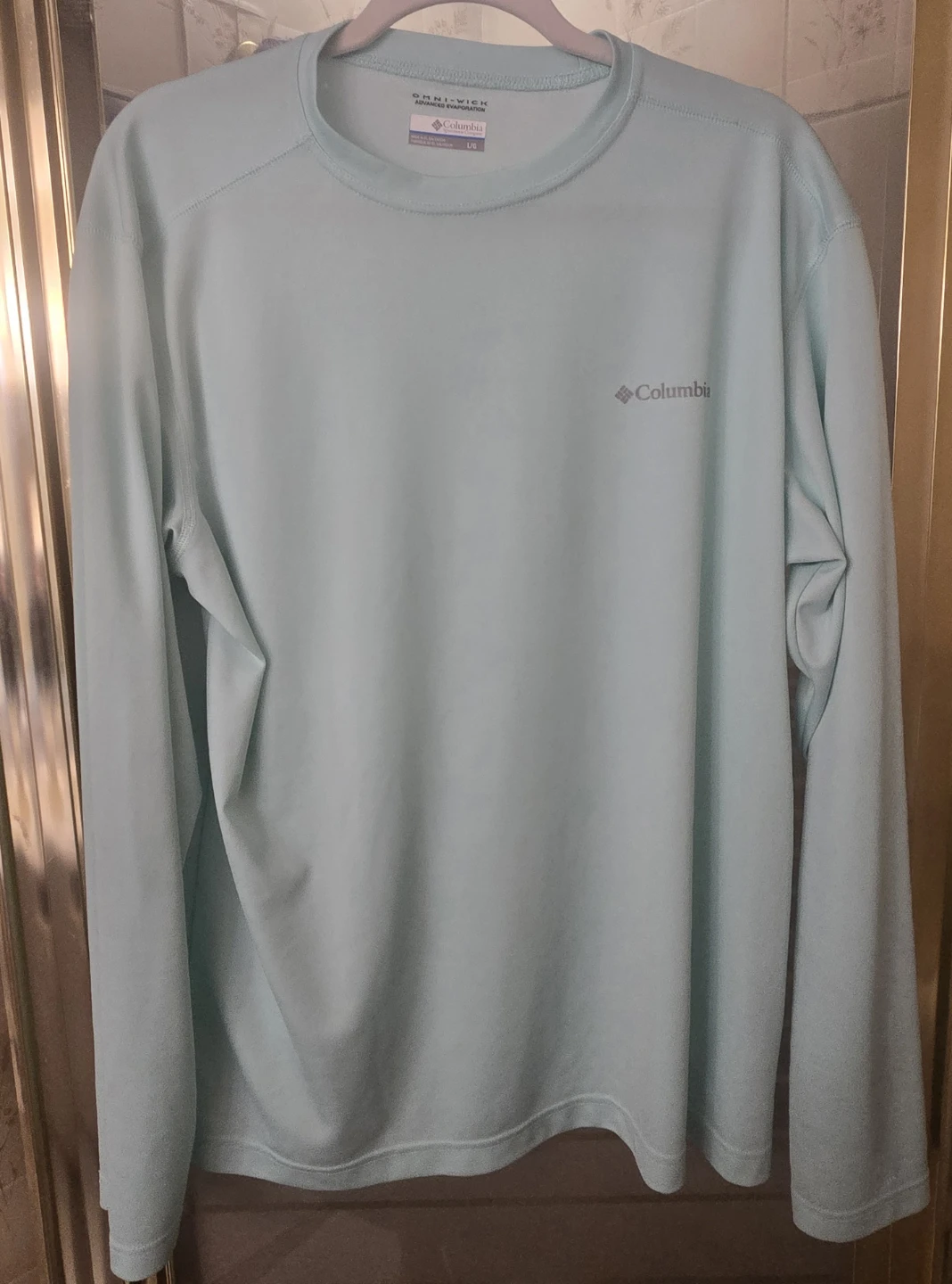 Large Men's Columbia Omni-Wick Long Sleeve Sun Shirt.