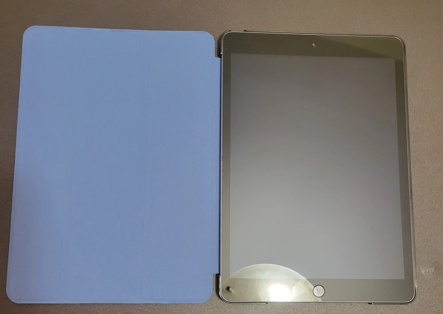 Apple iPad 7th Gen 32GB Cellular - Excellent w/ Charger & Case - photo 2