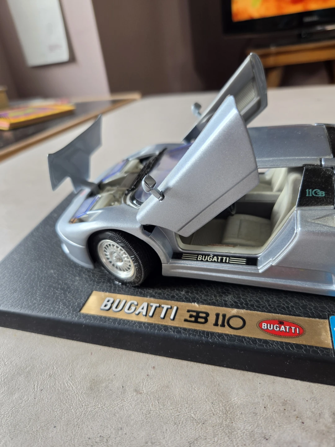 1990s Anson 1/18 Bugatti EB 110 model car - photo 2