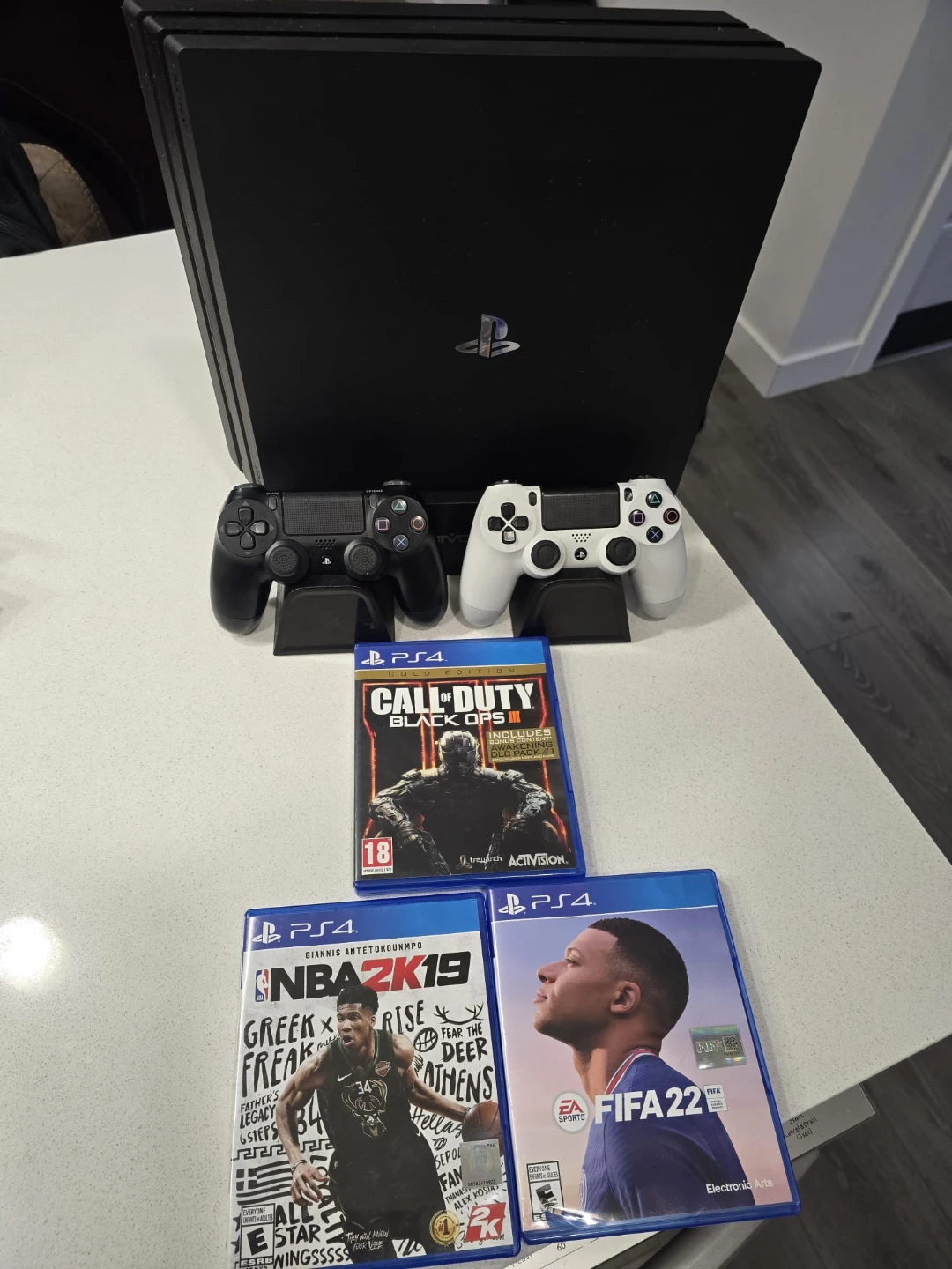 PlayStation 4 Console with 2 Controllers , 3 Games - photo 2