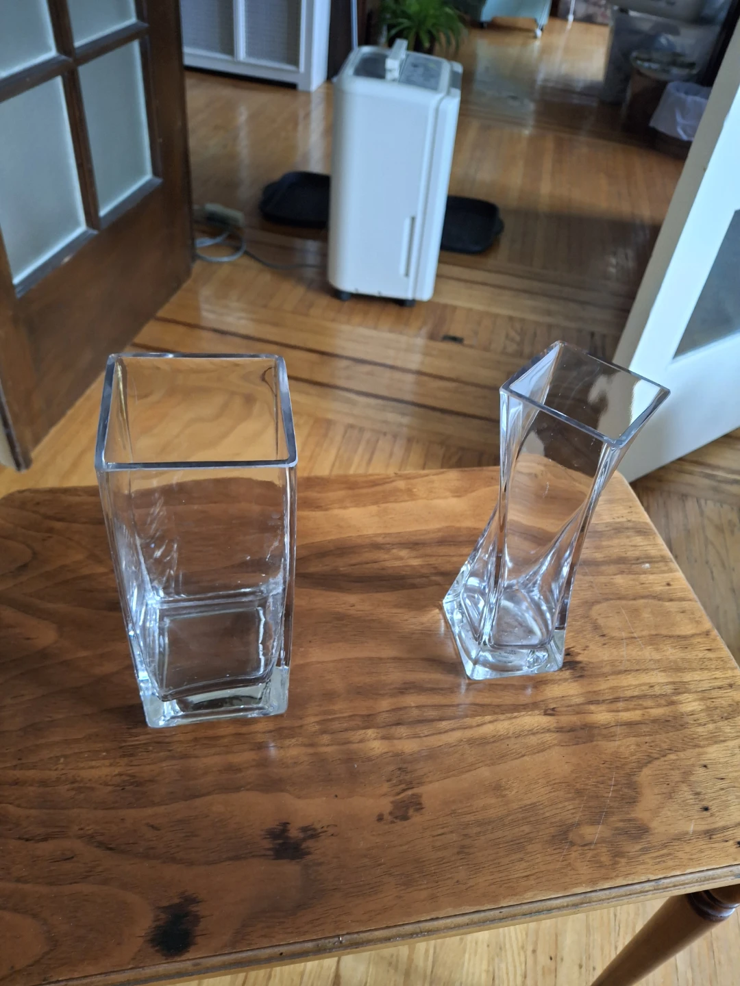 Two Clear Glass Vases - photo 3