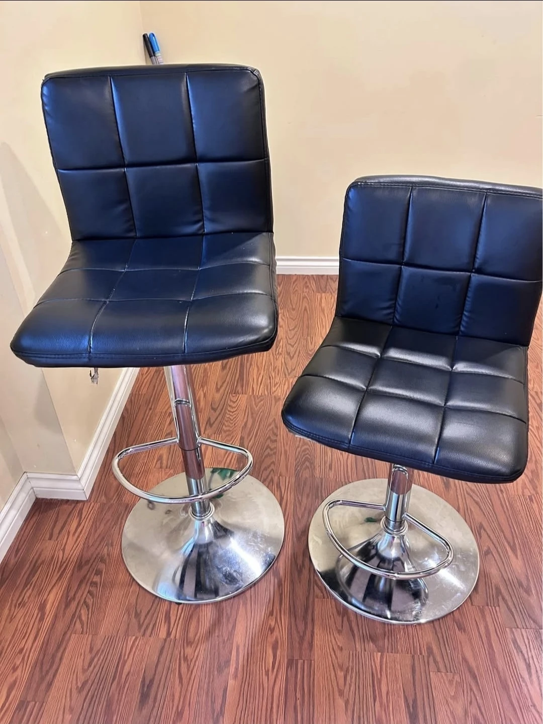 Set modern black bar stools