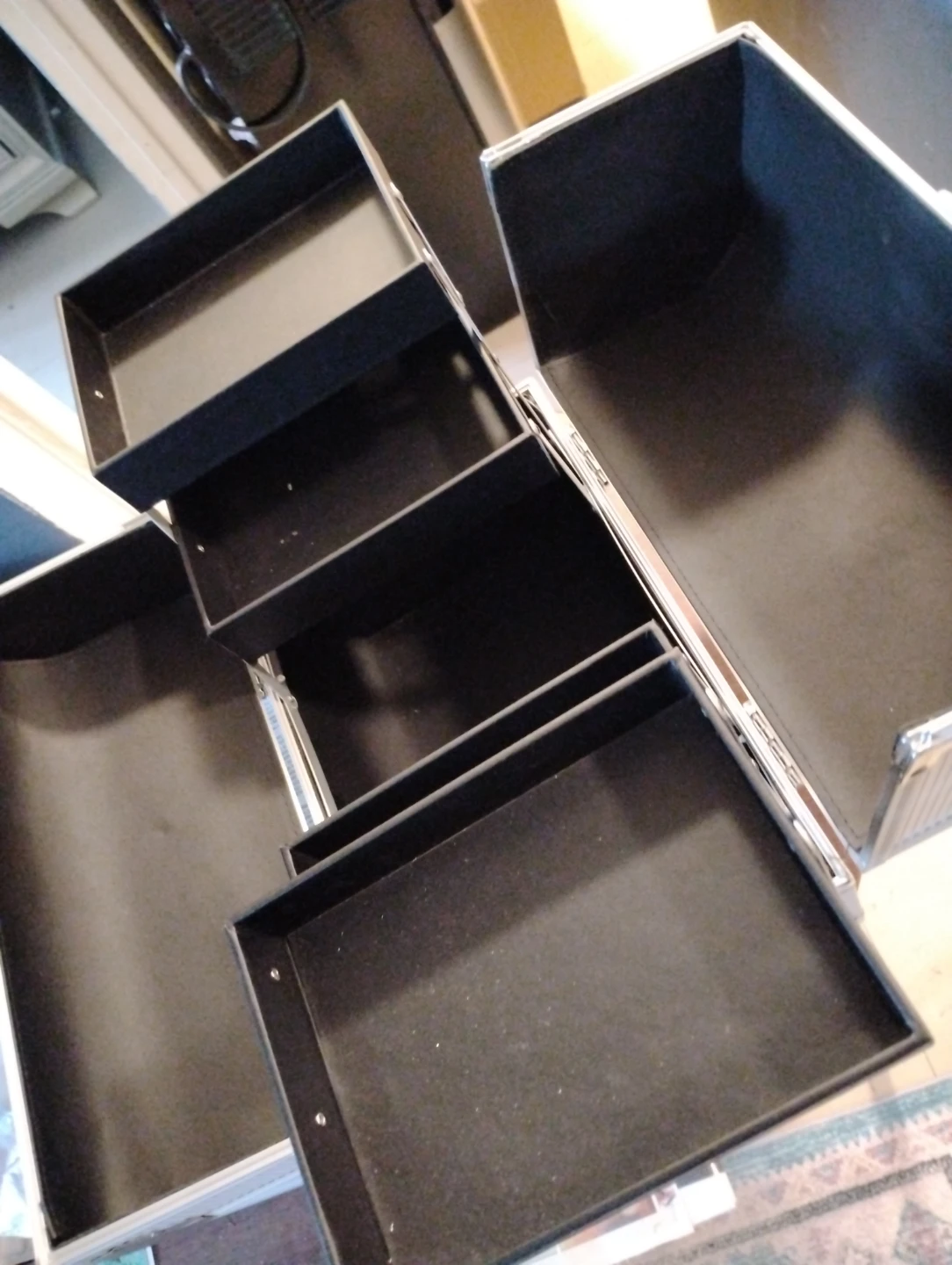 Belmonda Aluminum Makeup Case - photo 2