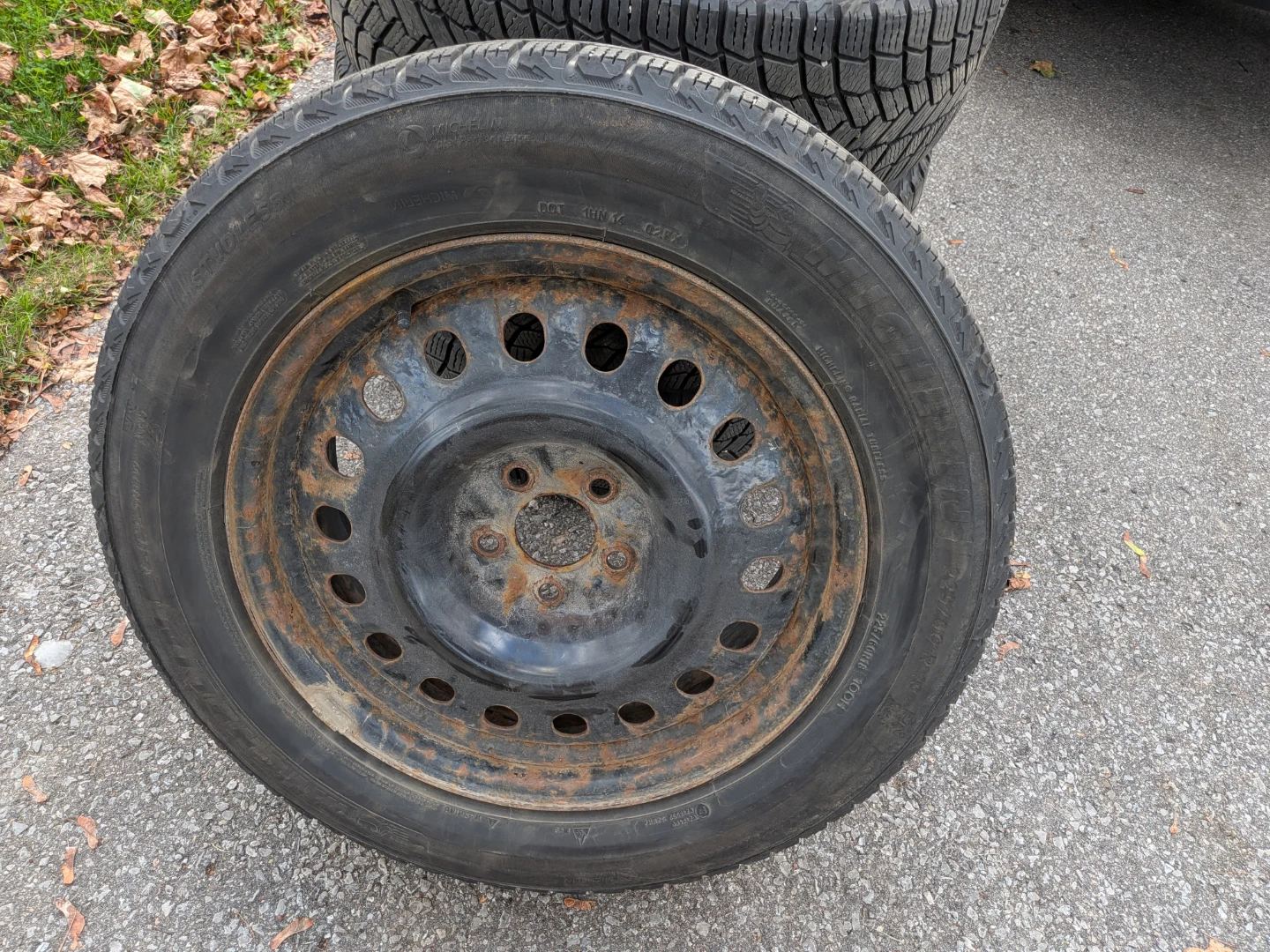 Set of 4 Michelin Snow Tires 225/60 R18 - photo 3