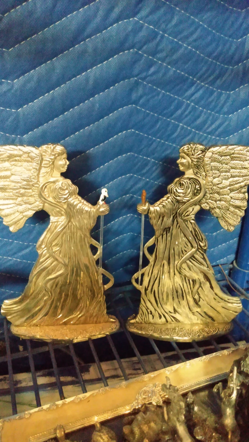 Set of two gold-toned angel candle holders - photo 2