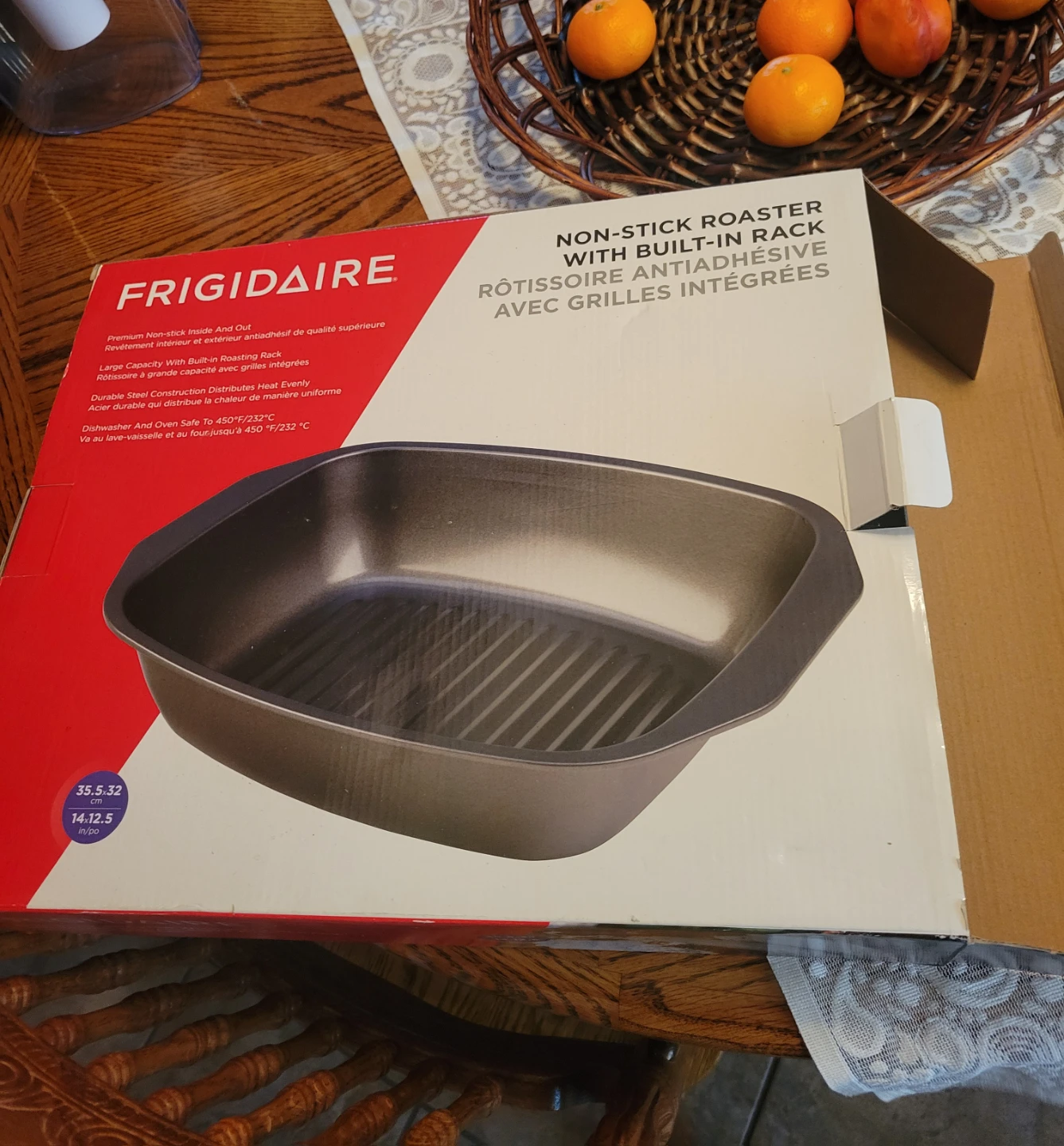 New. Frigidaire Non-Stick Roaster with Built-in Rack