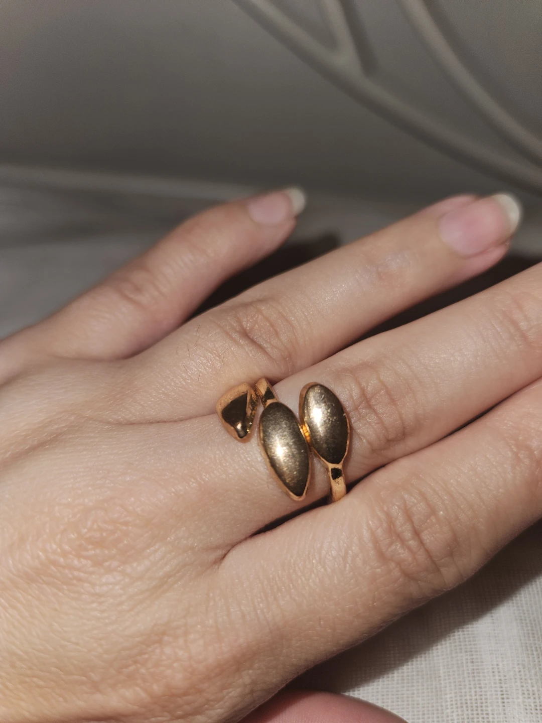Gold-tone leaf design ring - photo 4