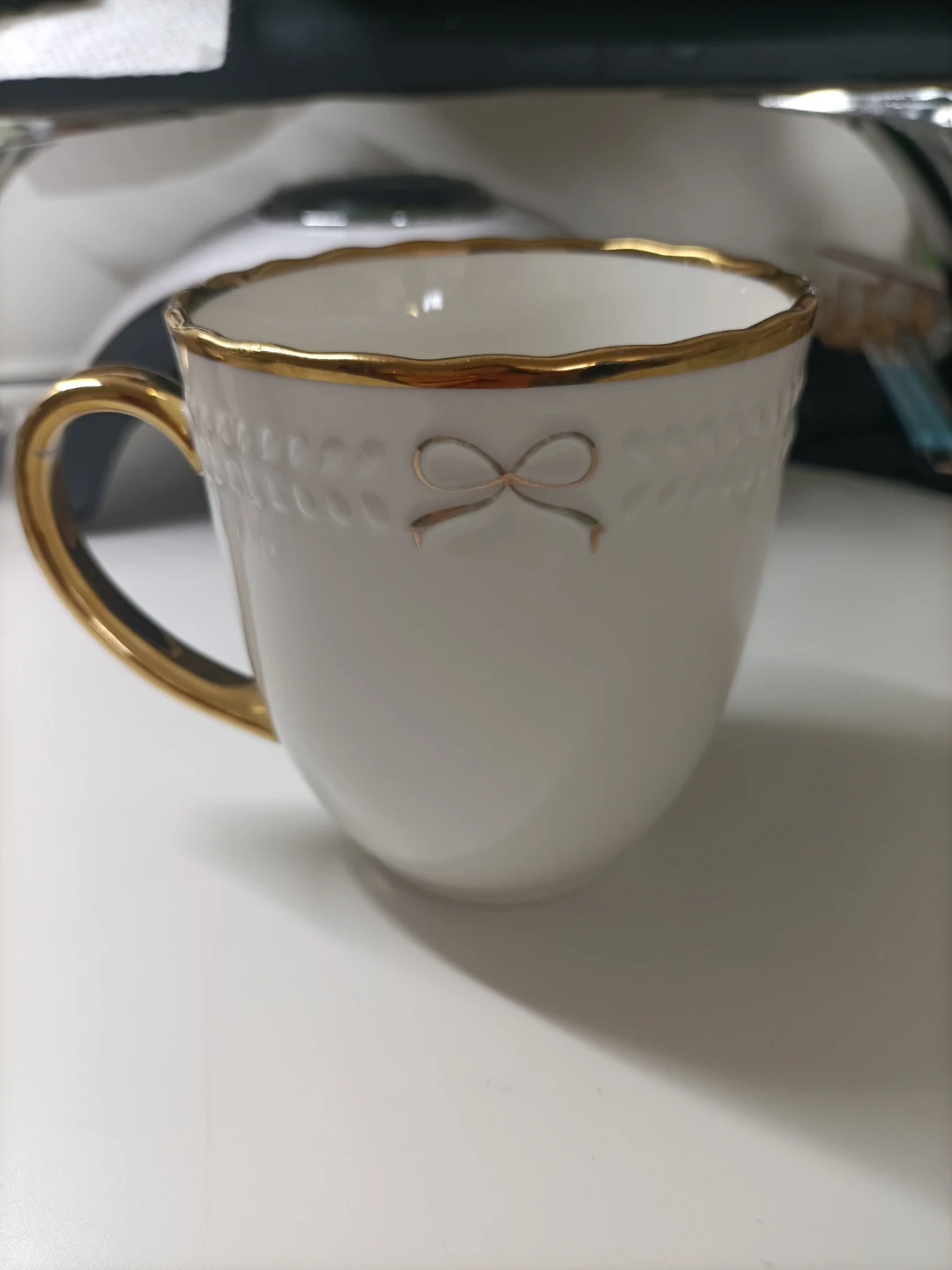 White and Gold Bow Detail Ceramic Mug 🏈