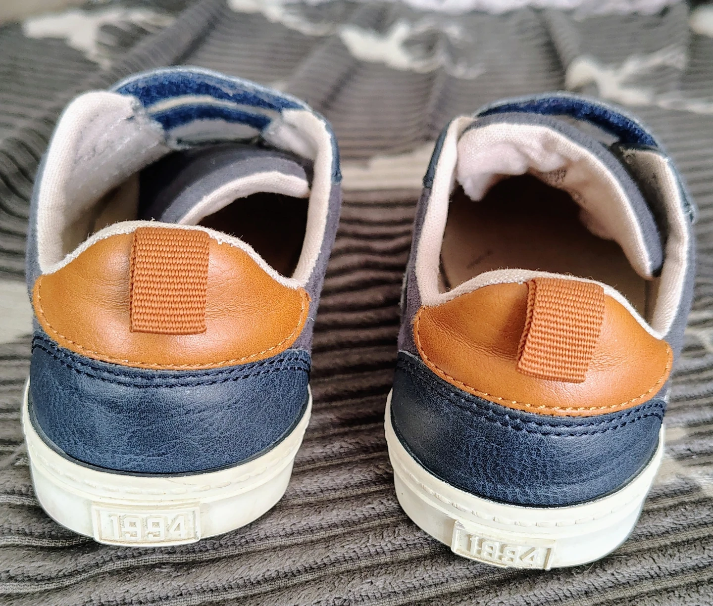 Sz 9 Old Navy Boys Navy Sneakers - photo 3