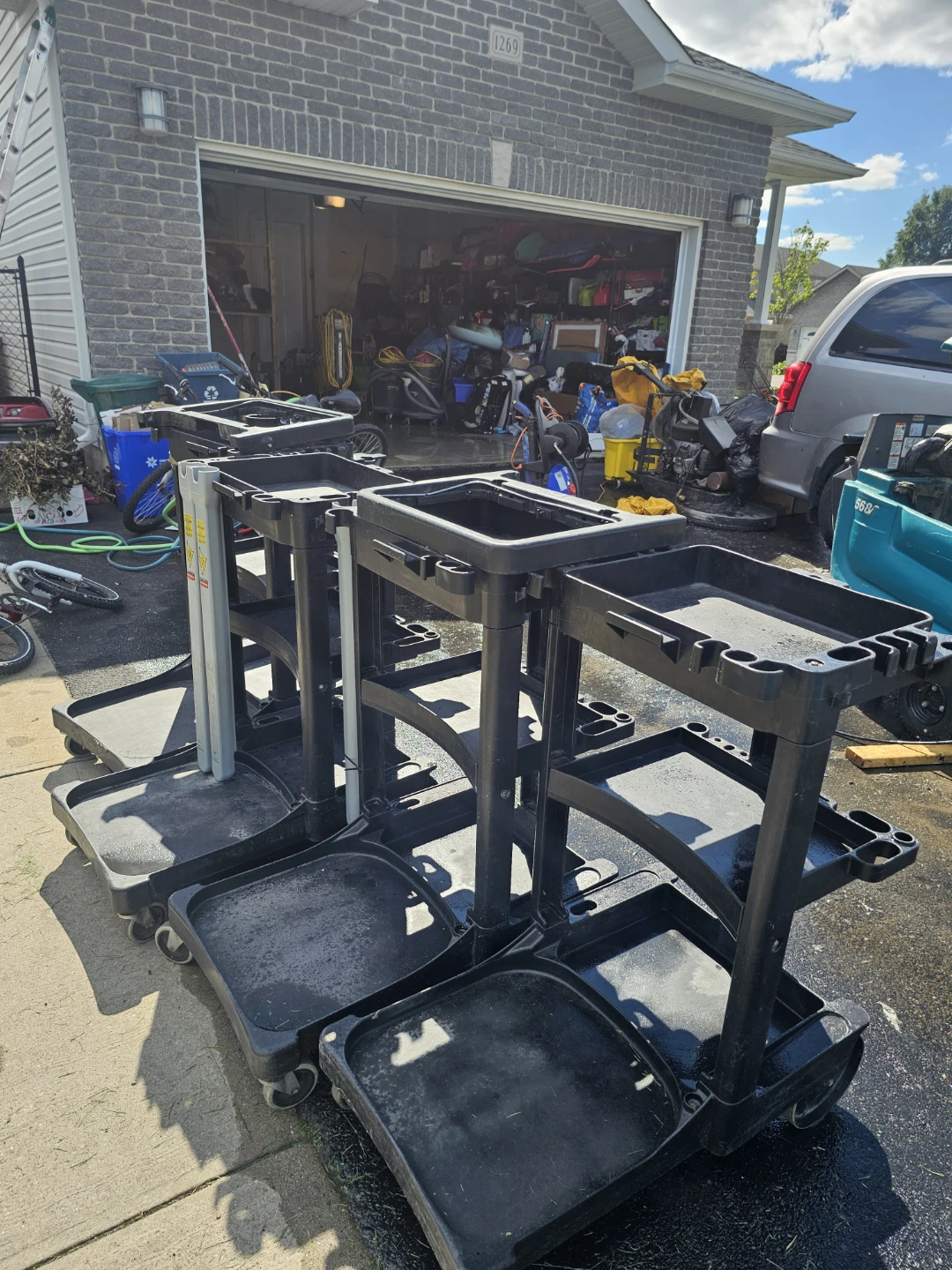 Rubbermaid Rolling Utility Carts