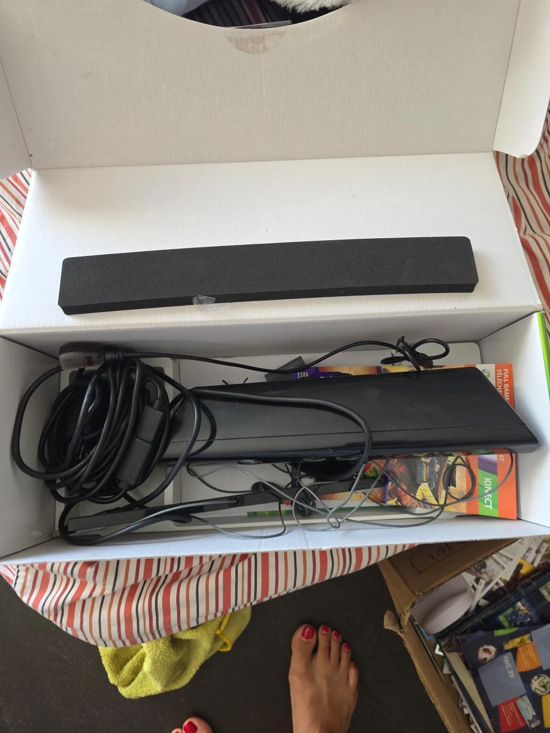 Xbox 360 Kinect Sensor – Original Box & Cables - photo 4