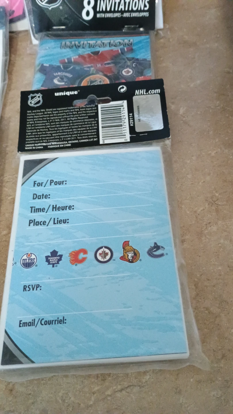Hallmark and NHL Party Invitation Packs - photo 3