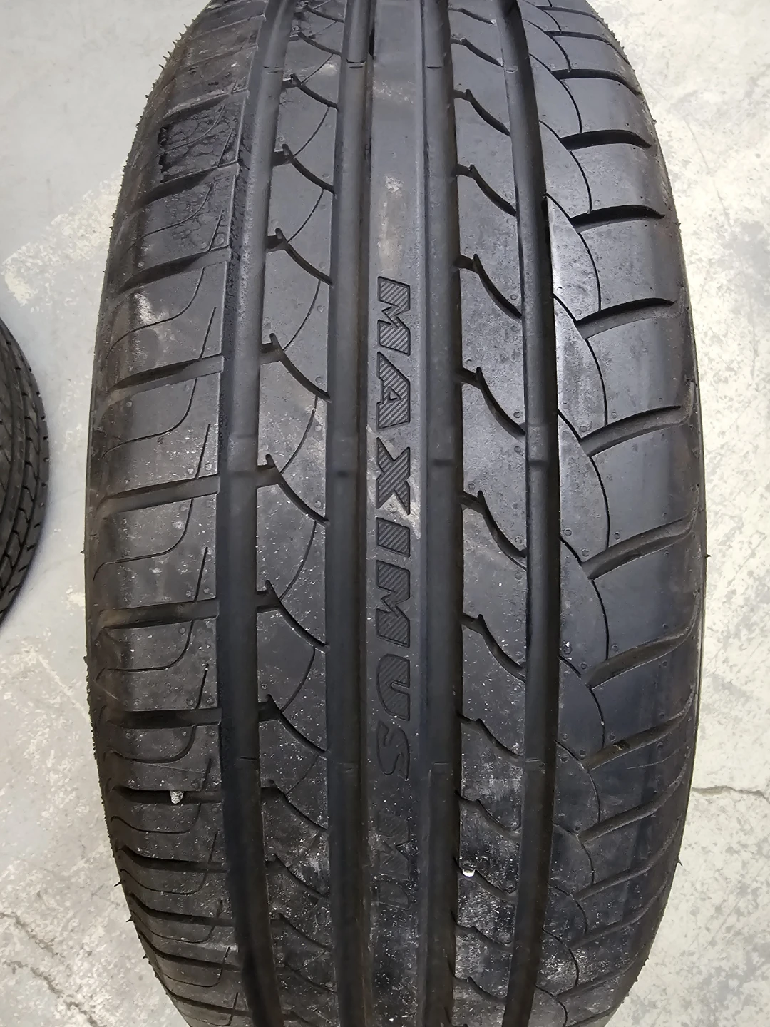 205/55 R17 ALL SEASON TIRE (1 ONLY)