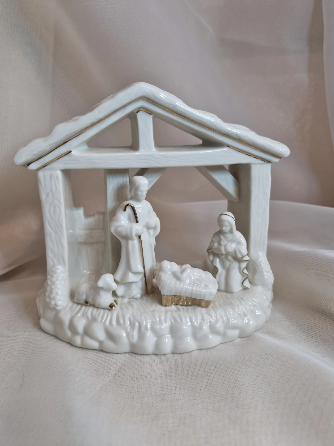 Beautiful Porcelain Mikasa Holiday Christmas Nativity
