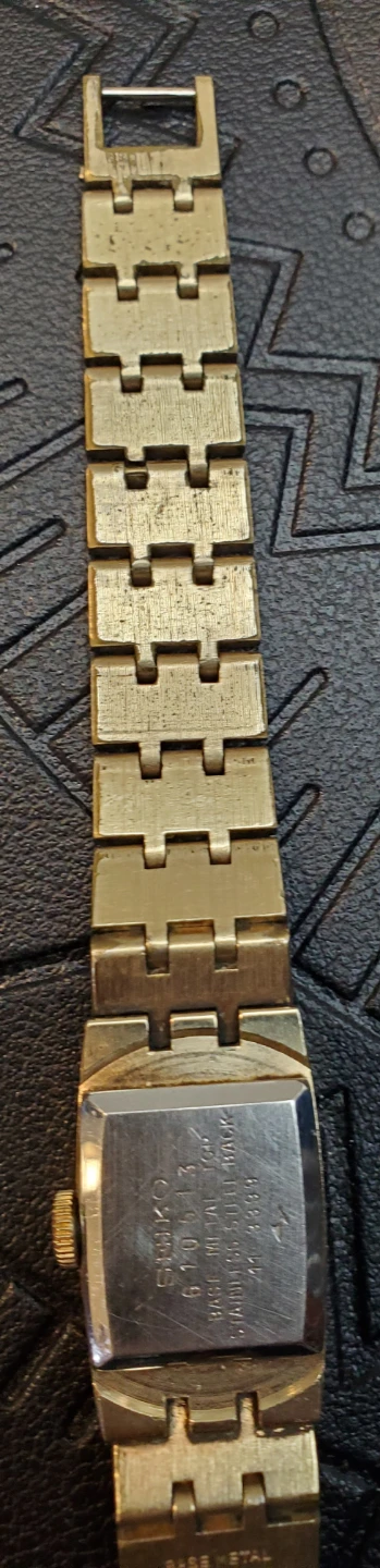 Vintage Seiko Gold-Tone Ladies Wristwatch - photo 3