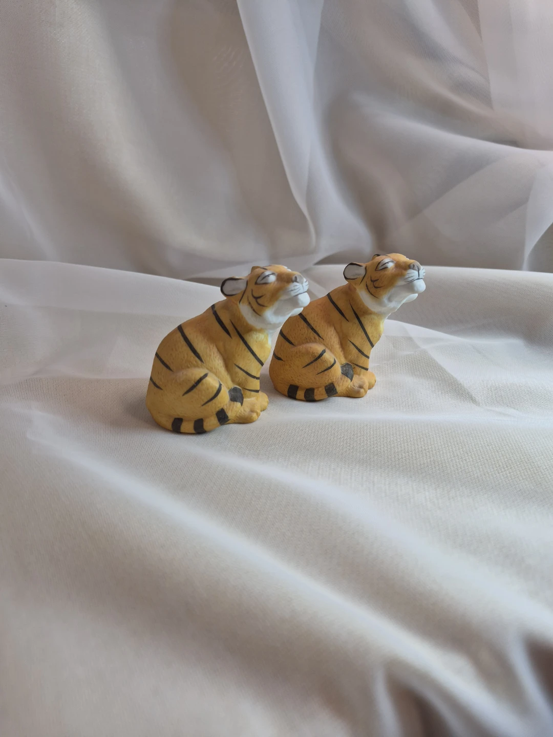 So Cute Porcelain Tigar Salt and Pepper Shaker Set - photo 2