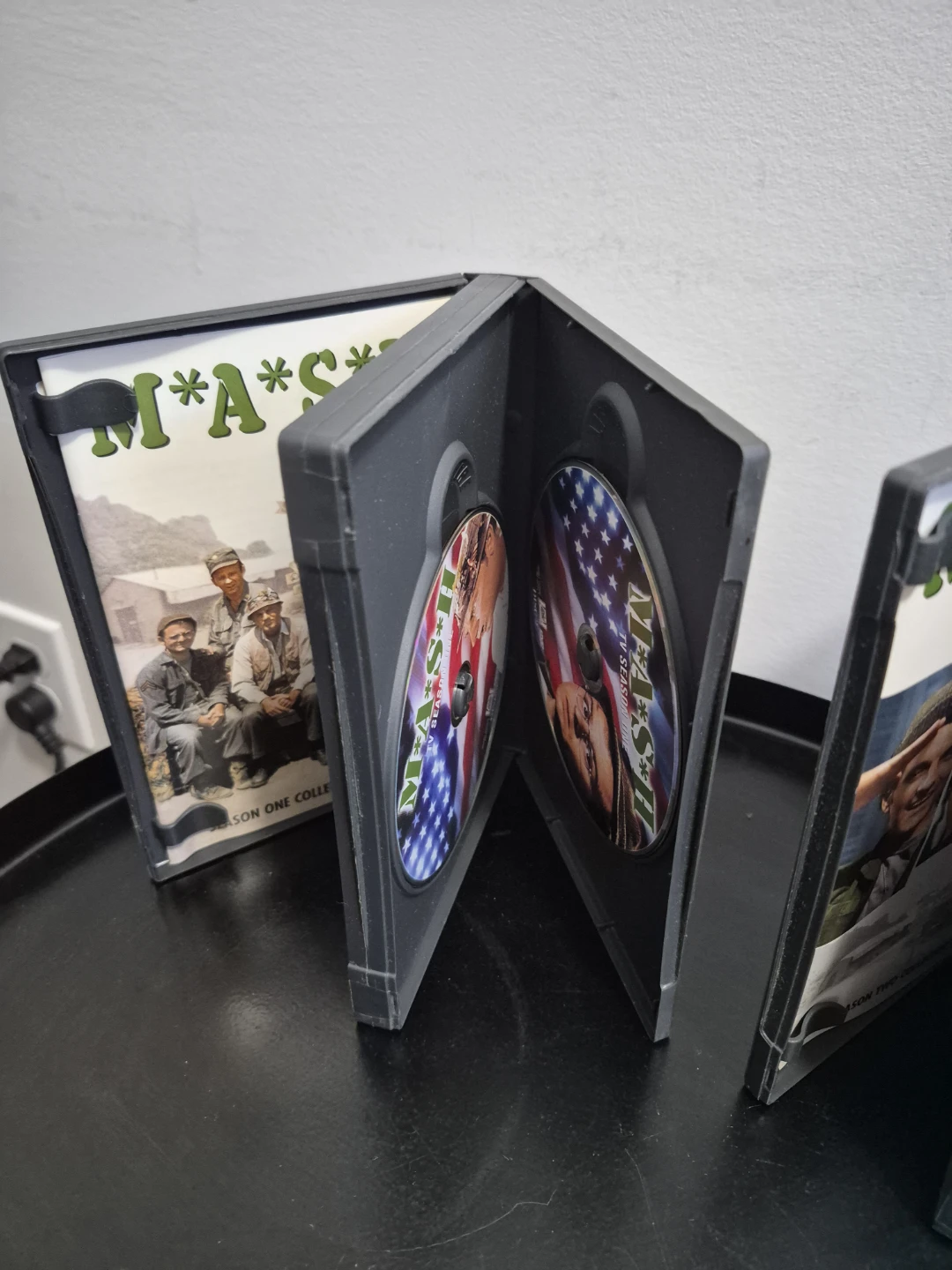 M*A*S*H Season One and Two DVD Collector's Editions - photo 4
