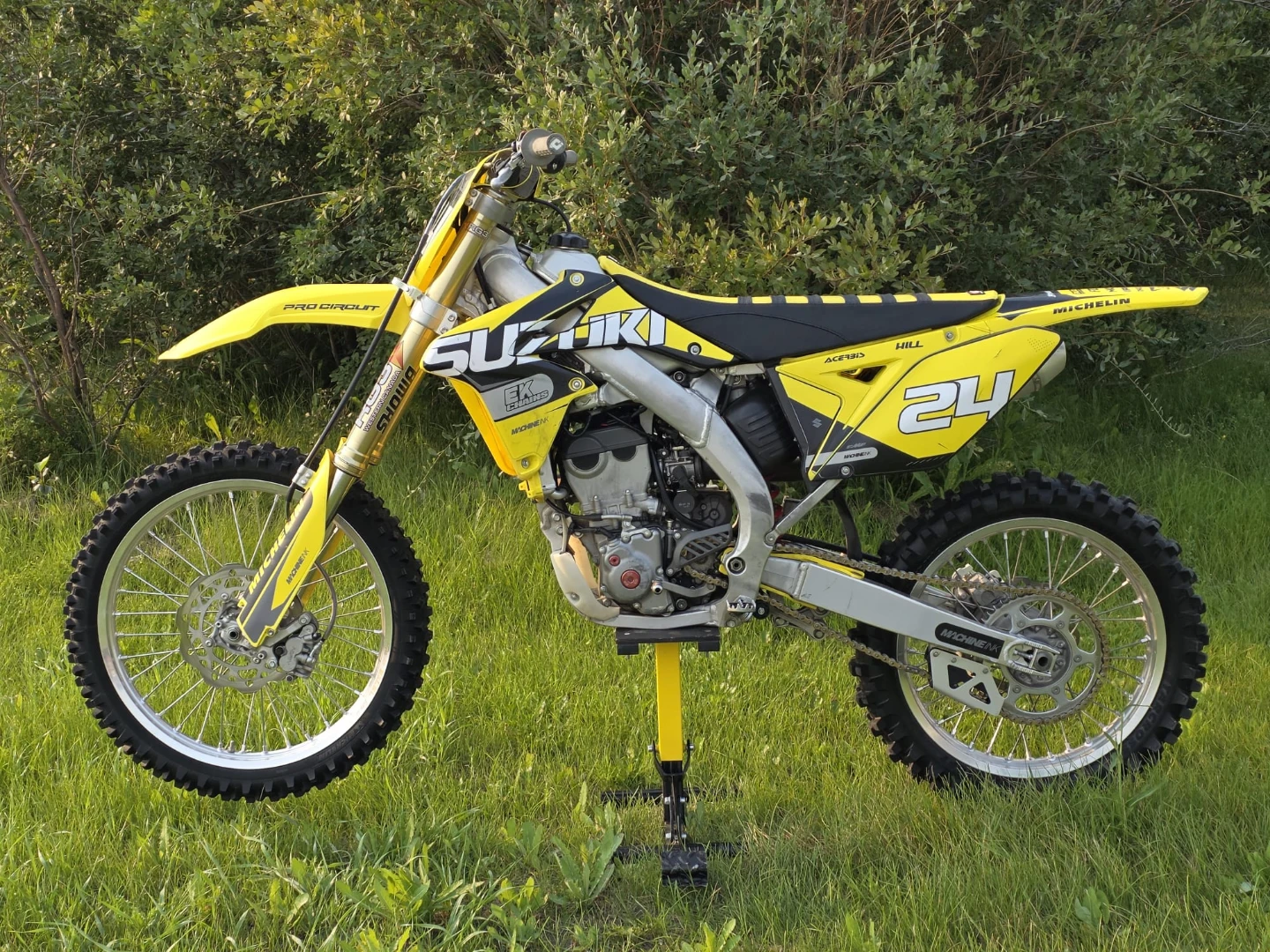 Suzuki RM-Z250 Dirt Bike - photo 4