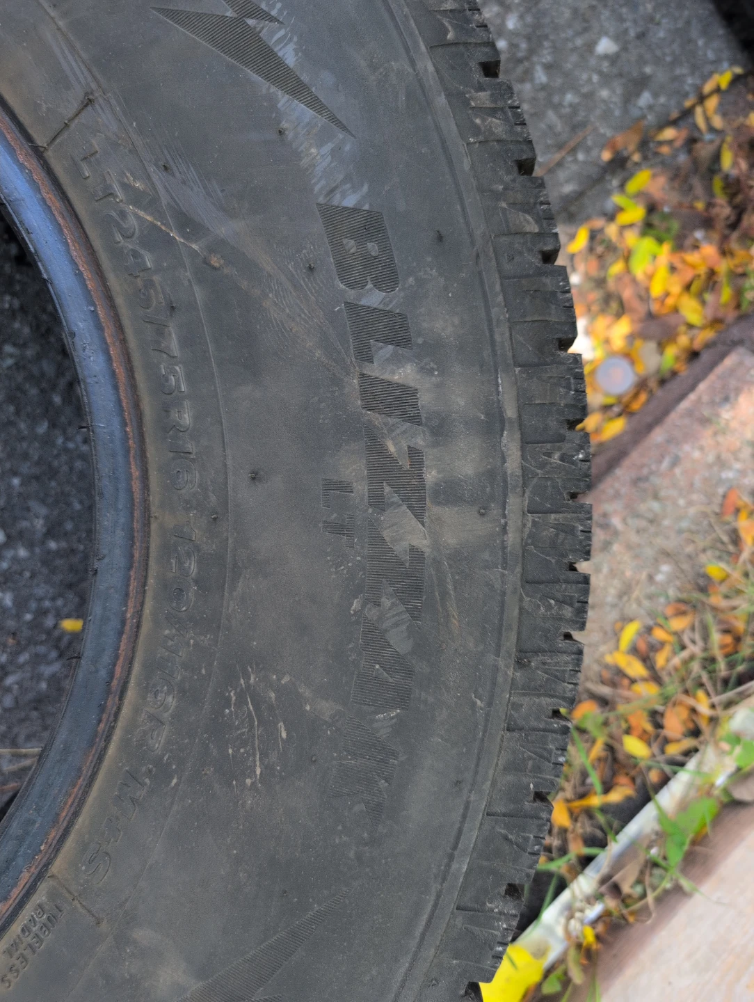 Bridgestone Blizzak LT 245/75R16 120/116R M+S - photo 3